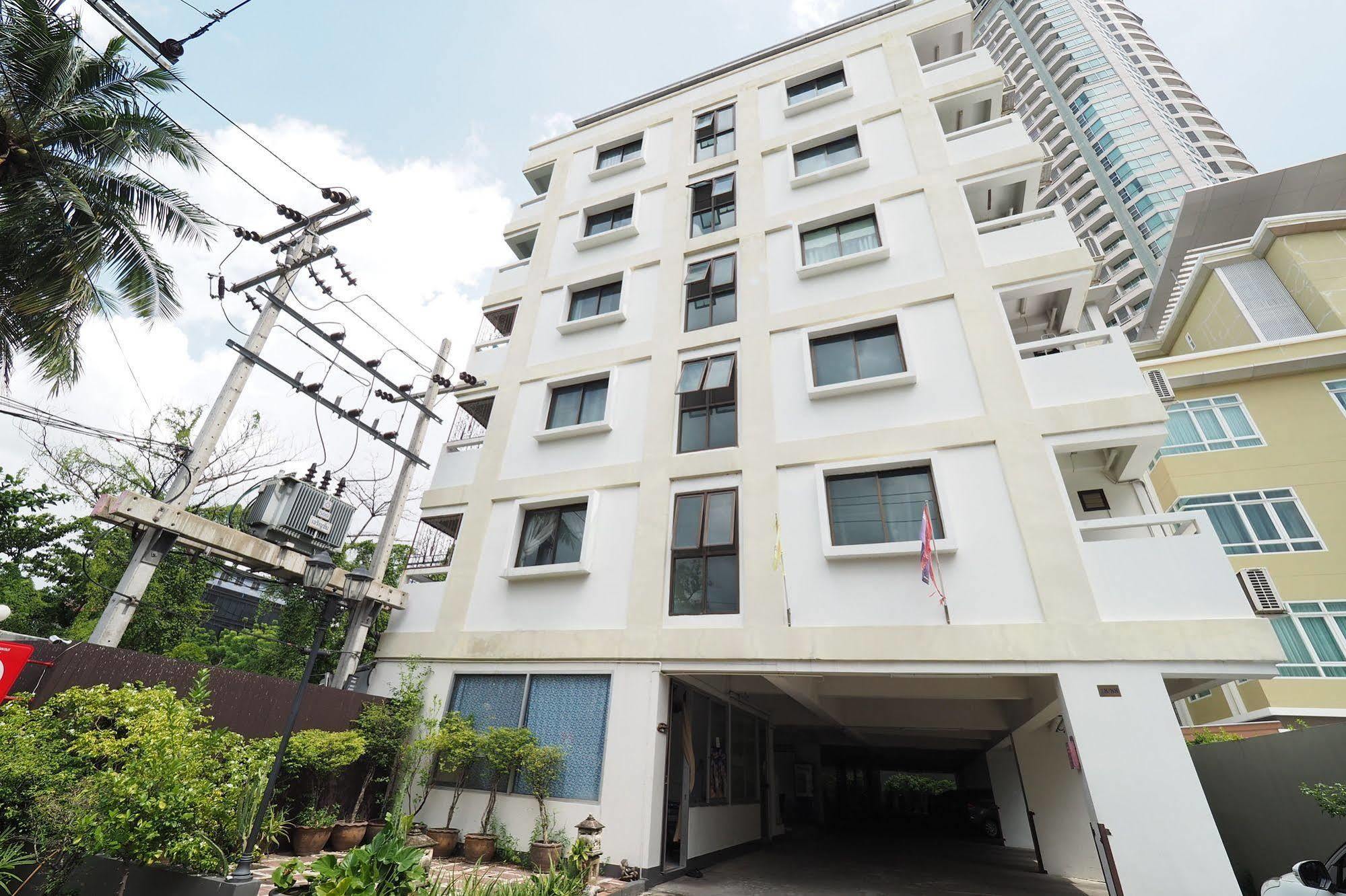 Living Naraa Place Bangkok Buitenkant foto