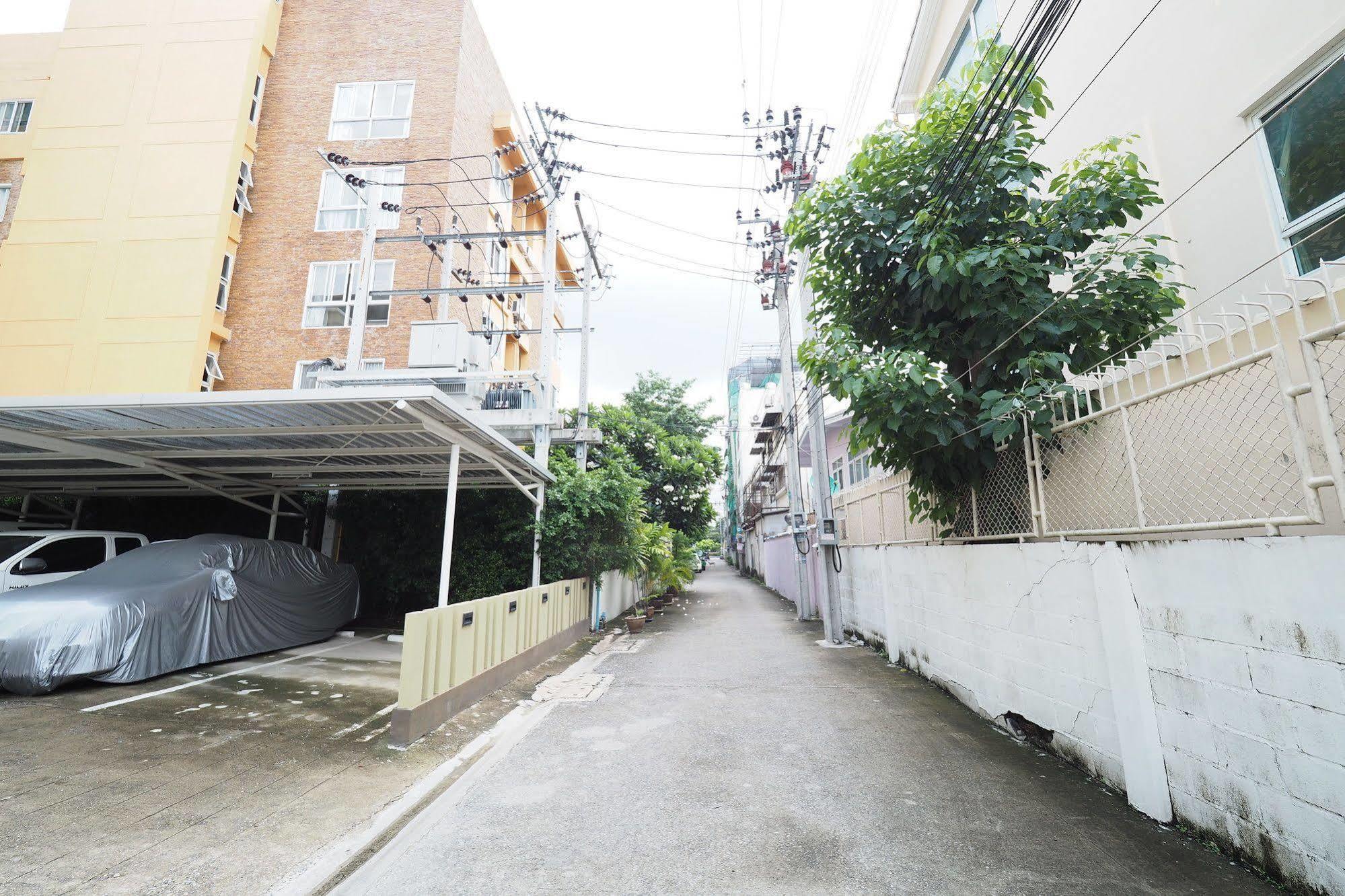 Living Naraa Place Bangkok Buitenkant foto